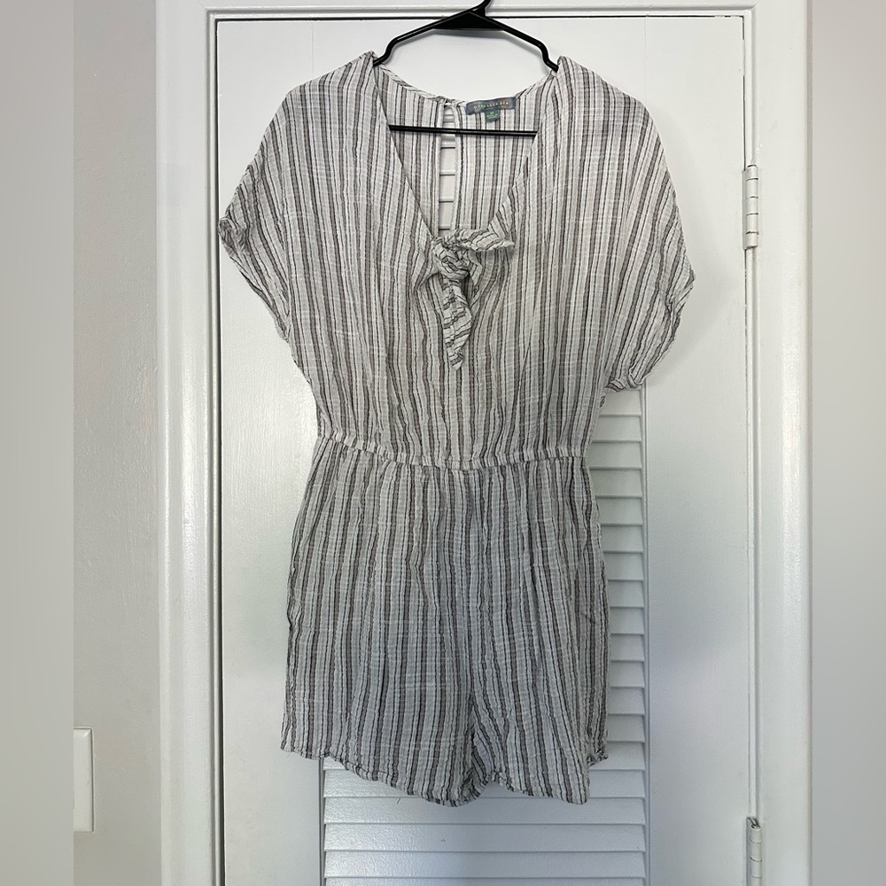 Good Luck Gem striped lightweight adjustable tie romper size medium.